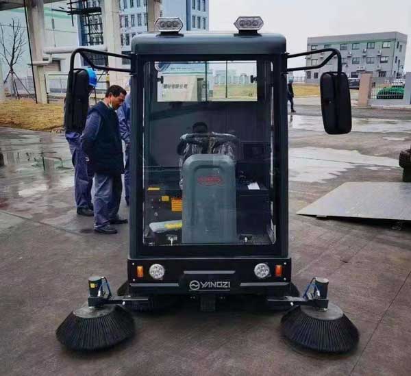 安徽揚子掃地車，全封閉式吸塵清掃